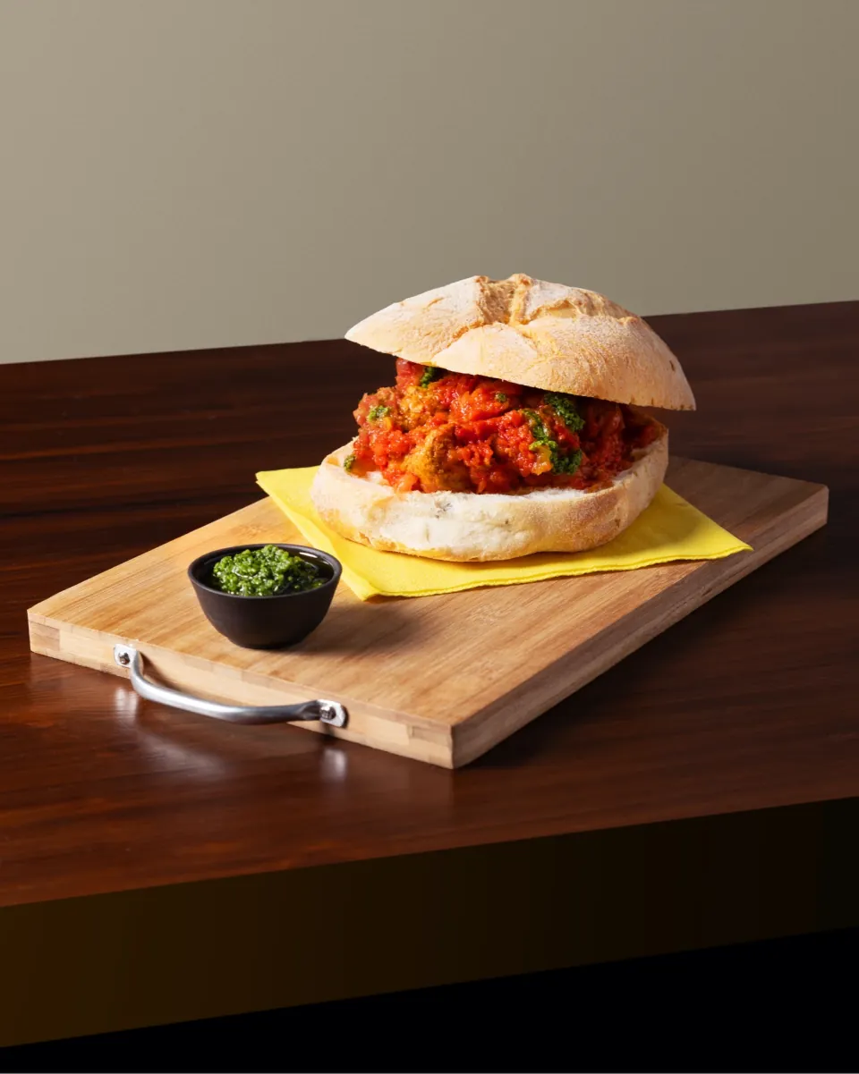 Panino con polpette al sugo